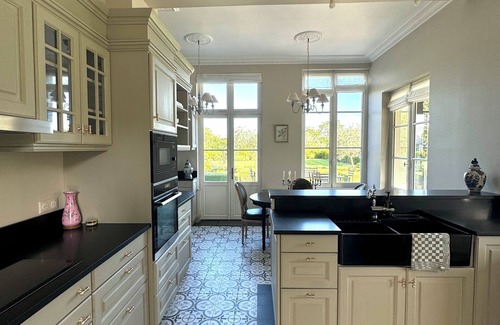 Equemauville Maison | Maison de maître on the outskirts of Honfleur, heated pool and landscaped garden
