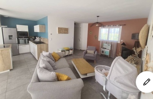 Commelle-Vernay Maison | Maison de Plein Pied