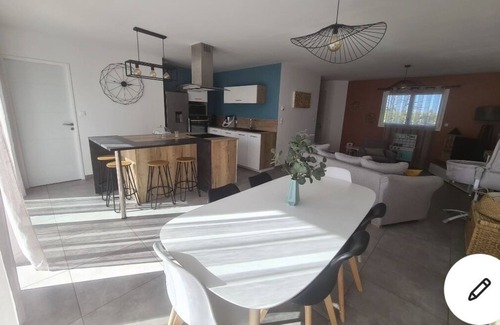 Commelle-Vernay Maison | Maison de Plein Pied