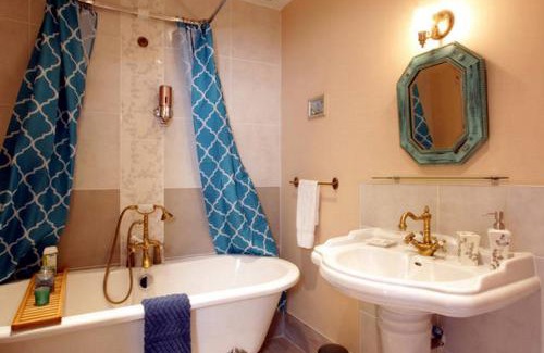 Montolieu Lit Et Petit-Déjeuner | Maison de Textile