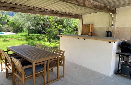 Maubec Maison | Maison de Vacances Avec Piscine en Plein Village du Luberon