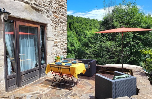 Le Bleymard Villa | Maison de vacances face au Mont Lozère au milieu des bois
