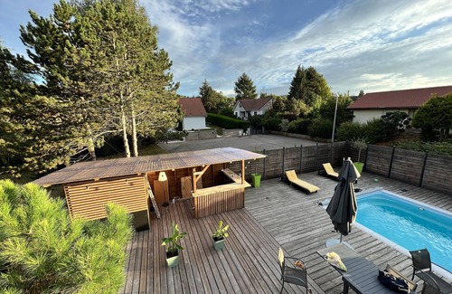 Jeuxey Maison | maison de vacances , terrasse, piscine, jardin à 2 min de la ville