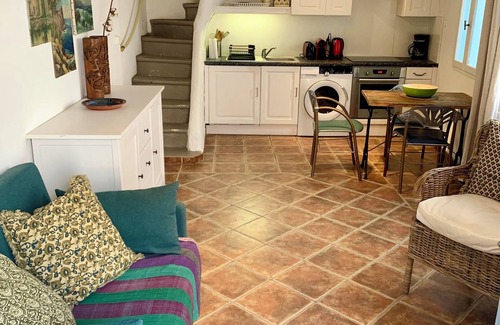 Marseillan Maison | Maison de village avec terrasse tropézienne.