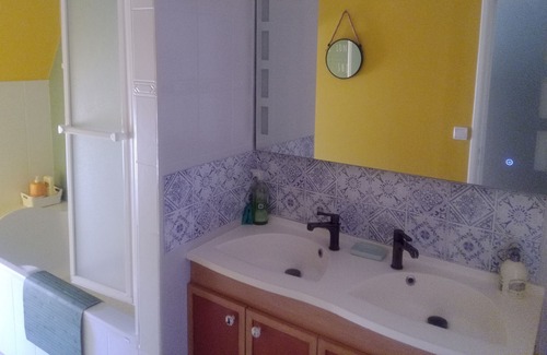 Pleaux Appartement | Maison de Village. Avec Commerces à Proximité. Départ de Sentiers, Vtt, lac 10 k
