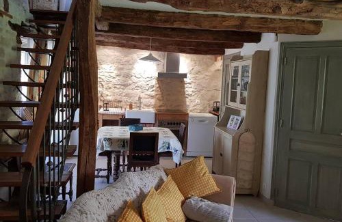 Condat Maison | Maison de village avec piscine privative - gite-loubaribas