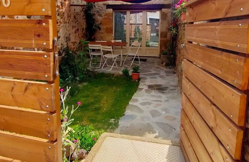 Vic-le-Comte Maison | Maison de Village F2 60m² Avec Cour Fermée