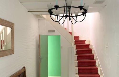 Pons Maison | Maison de ville confortable avec piscine