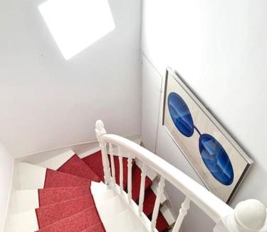 Pons Maison | Maison de ville confortable avec piscine