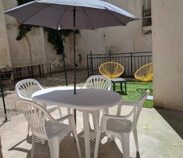 Seurre Appartement | Maison de ville, local à vélo, cour, bord de Saône