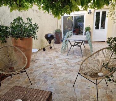 Verdun-sur-le-Doubs Maison | Maison des glycines au bord du Doubs