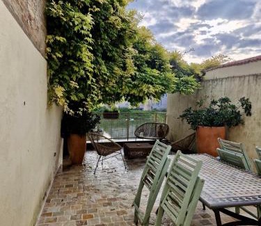 Verdun-sur-le-Doubs Maison | Maison des glycines au bord du Doubs