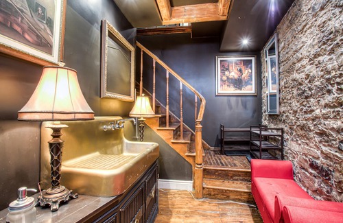 Old Montreal Maison | Maison des Patriotes 7 bedrooms 8-20 guests in the ❤ of old Montréal