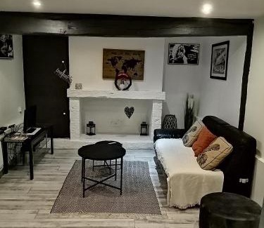 Tille Maison | Maison Diana à 400 mètres à pieds de l'aéroport
