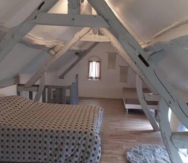 Tille Maison | Maison Diana à 400 mètres à pieds de l'aéroport