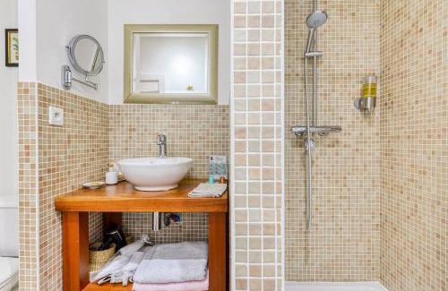 Neffies Lit Et Petit-Déjeuner | Maison Dix Chambres d'hôtes et Espace SPA Bien être