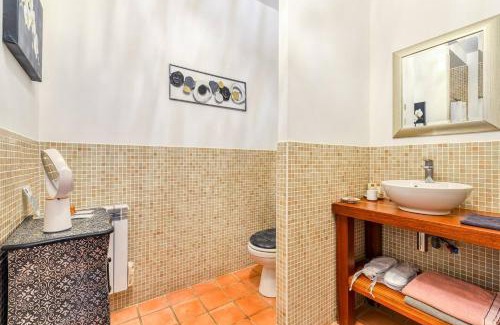 Neffies Lit Et Petit-Déjeuner | Maison Dix Chambres d'hôtes et Espace SPA Bien être