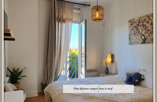 Sainte-Savine Appartement | Maison du Bonheur l Art de vivre à la française Logement entier avec parking