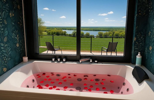 Jayat Maison | Maison du lac, 1h from Lyon and Genèves, Jacuzzy, swimming pools, magnificent lake view.