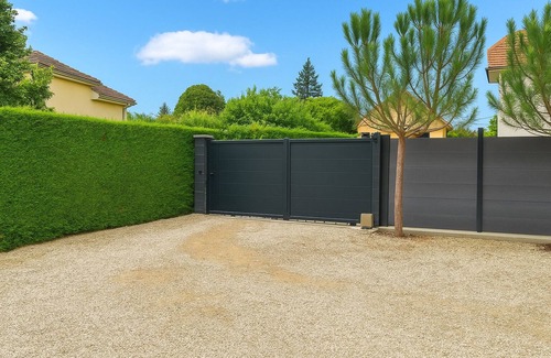 Jayat Maison | Maison du lac, 1h from Lyon and Genèves, Jacuzzy, swimming pools, magnificent lake view.