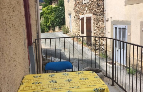 Felines-Minervois Maison | Maison du village avec vue sur Pyrénées