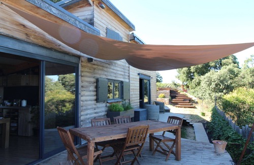 Lirac Maison | Maison en bois, en campagne avec piscine