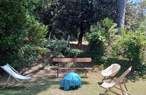 Saint-Georges-de-Didonne Maison | maison en bois dans la forêt près de la plage . Calme et détente!!