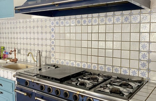 Corcelles-les-Monts Villa | Maison en pierre dans un cadre idyllique, piscine. 20 couchages.