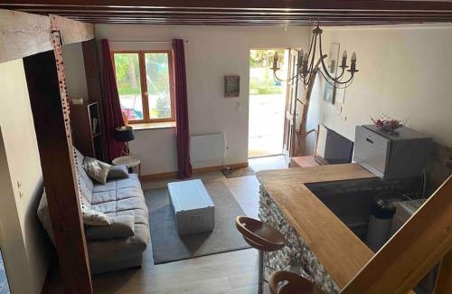 Orveau-Bellesauve Maison | maison en pierre atypique sur jardin paysagé