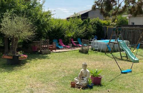 Orveau-Bellesauve Maison | maison en pierre atypique sur jardin paysagé