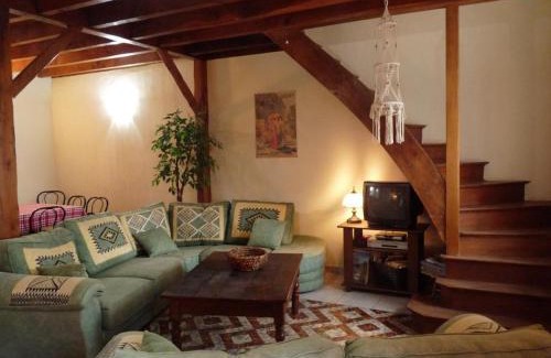 Nizerolles Maison | Maison en pierre avec jardin, jeux enfants et animaux acceptés - FR-1-489-137