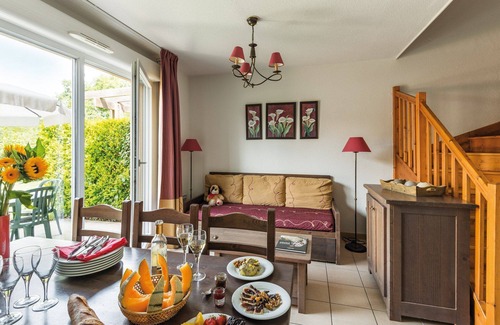 Bergerac Maison | Maison ensoleillée et rustique pour 8 | Accès au centre de fitness