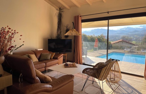Mercenac Maison | Maison facile à vivre jolie vue sur les montagnes avec piscine animaux bienvenus