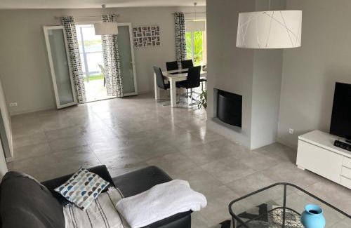 Saint-Genes-De-Fronsac Maison | Maison familiale avec jardin de 1500m2