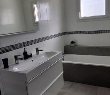 Saint-Genes-De-Fronsac Maison | Maison familiale avec jardin de 1500m2