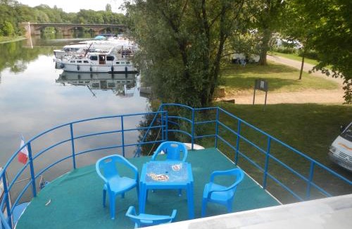 Cuisery Location De Bateaux | Maison flottante sur la seille