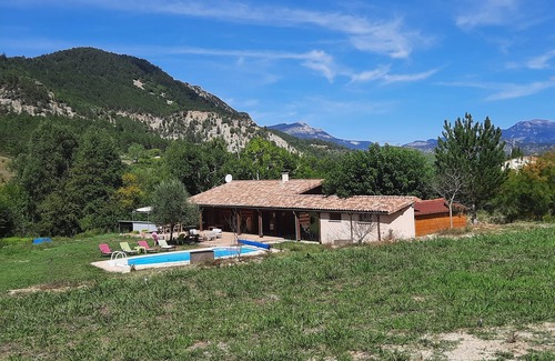 Chateauneuf-de-Bordette Maison | Maison de Charme Avec Piscine sur Grand Terrain