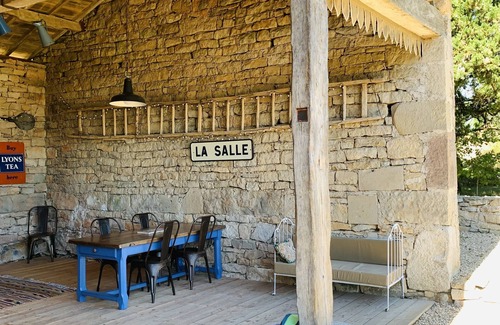 Saint-Antonin Noble Val Maison | Maison D’Artist, 5 minutes from St Antonin Noble Val with Swimming River & Pools