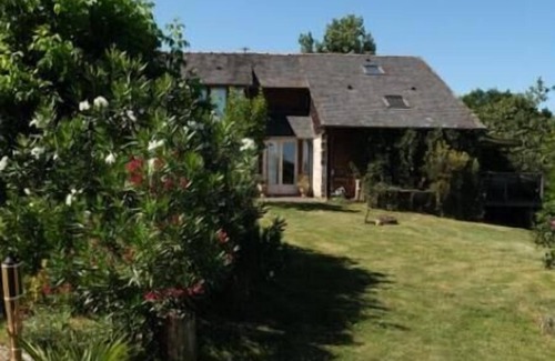Saint-Cyr-la-Roche Maison | Maison de campagne avec vue , au calme, avec piscine .