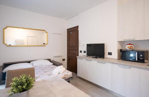 Introbio Appartement | Maison Giulia - studio with swimming pool access