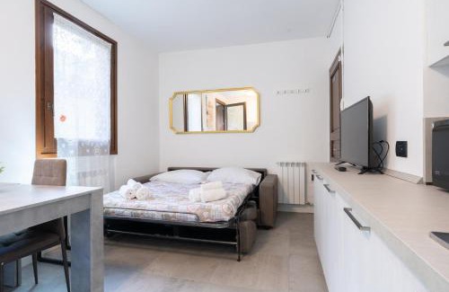 Introbio Appartement | Maison Giulia - studio with swimming pool access