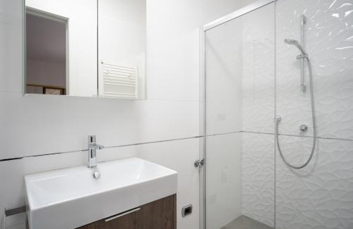 Introbio Appartement | Maison Giulia - studio with swimming pool access