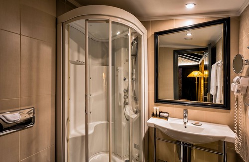 Patras Hôtel | Maison Grecque