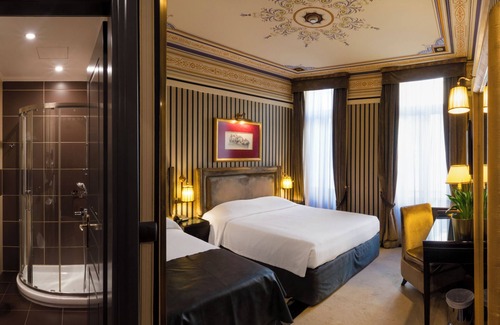 Patras Hôtel | Maison Grecque
