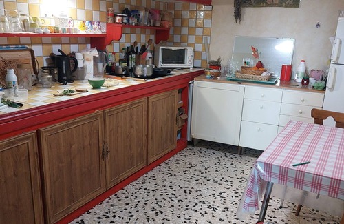 Cases-de-Pene Maison | Maison Isolée Avec Jardinage Calme, Très Lumineuse