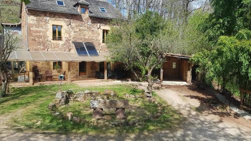 Valady Maison | maison isolée dans les vignes et les bois