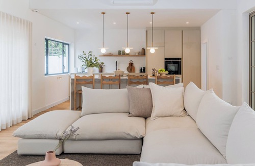 Franschhoek Villa | Totally new 4-bedroom villa with AC, pool and WiFi in brilliant Franschhoek