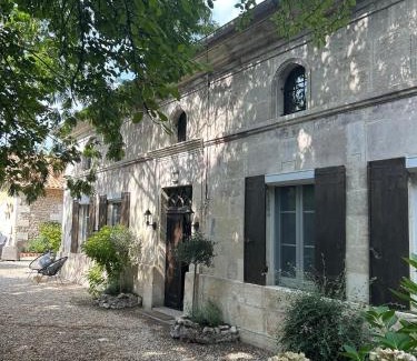Pouillac Lit Et Petit-Déjeuner | Maison La Galeze
