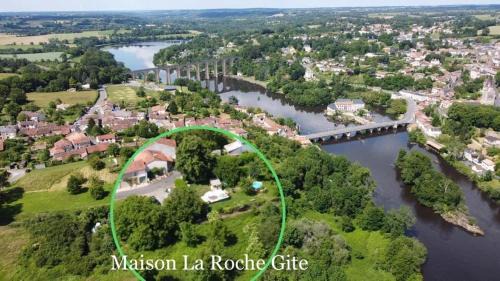 Le Vigeant Maison | Maison La Roche Gite