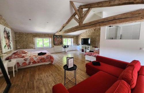 Saint-Jean-de-Liversay Lit Et Petit-Déjeuner | Maison Laurenza La grande suite 1760